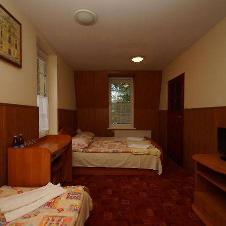 Prohibicja Peter'S Pub Motel Mikołajki Ngoại thất bức ảnh