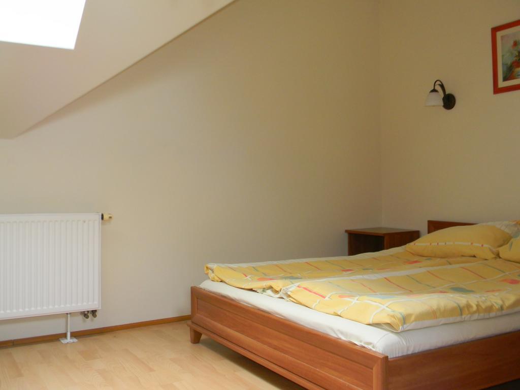 Prohibicja Peter'S Pub Motel Mikołajki Phòng bức ảnh