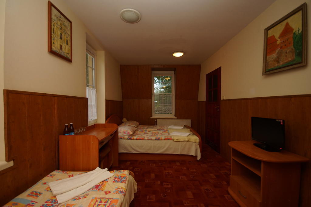 Prohibicja Peter'S Pub Motel Mikołajki Ngoại thất bức ảnh
