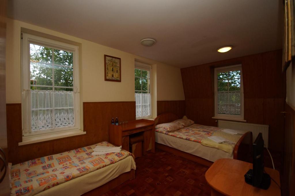 Prohibicja Peter'S Pub Motel Mikołajki Ngoại thất bức ảnh
